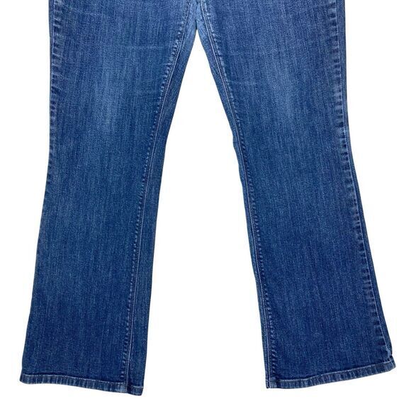 Levi's 515 Bootcut Jeans Womens 31 x 30 Blue Medium Wash Modest Business Casual - Picture 4 of 16